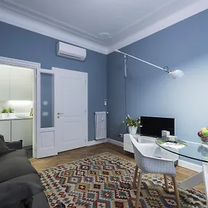 Zebra Rosso Apartment Milan